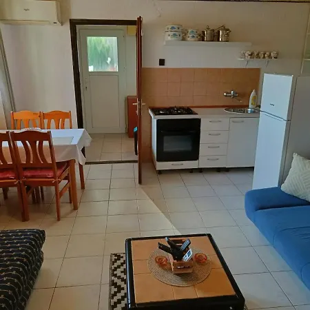 Luka Apartment Tisno