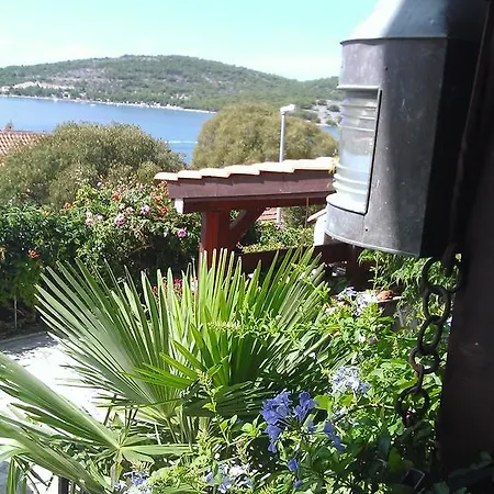 Luka Apartment *